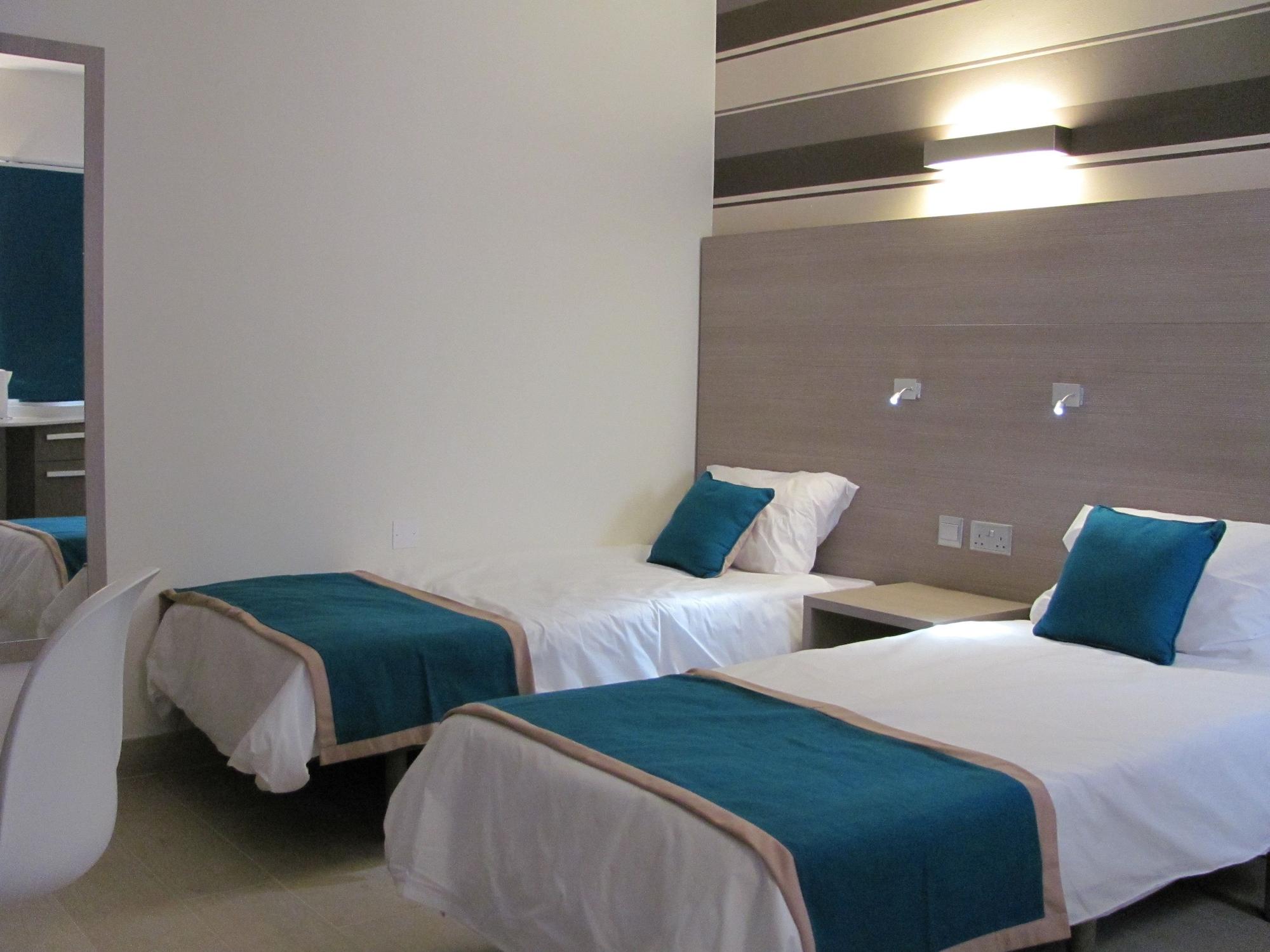 Day's And Hotel
