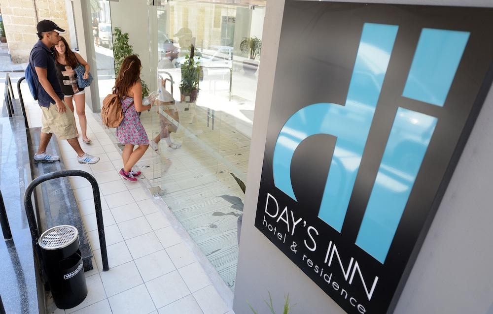 Day's And Hotel 3*